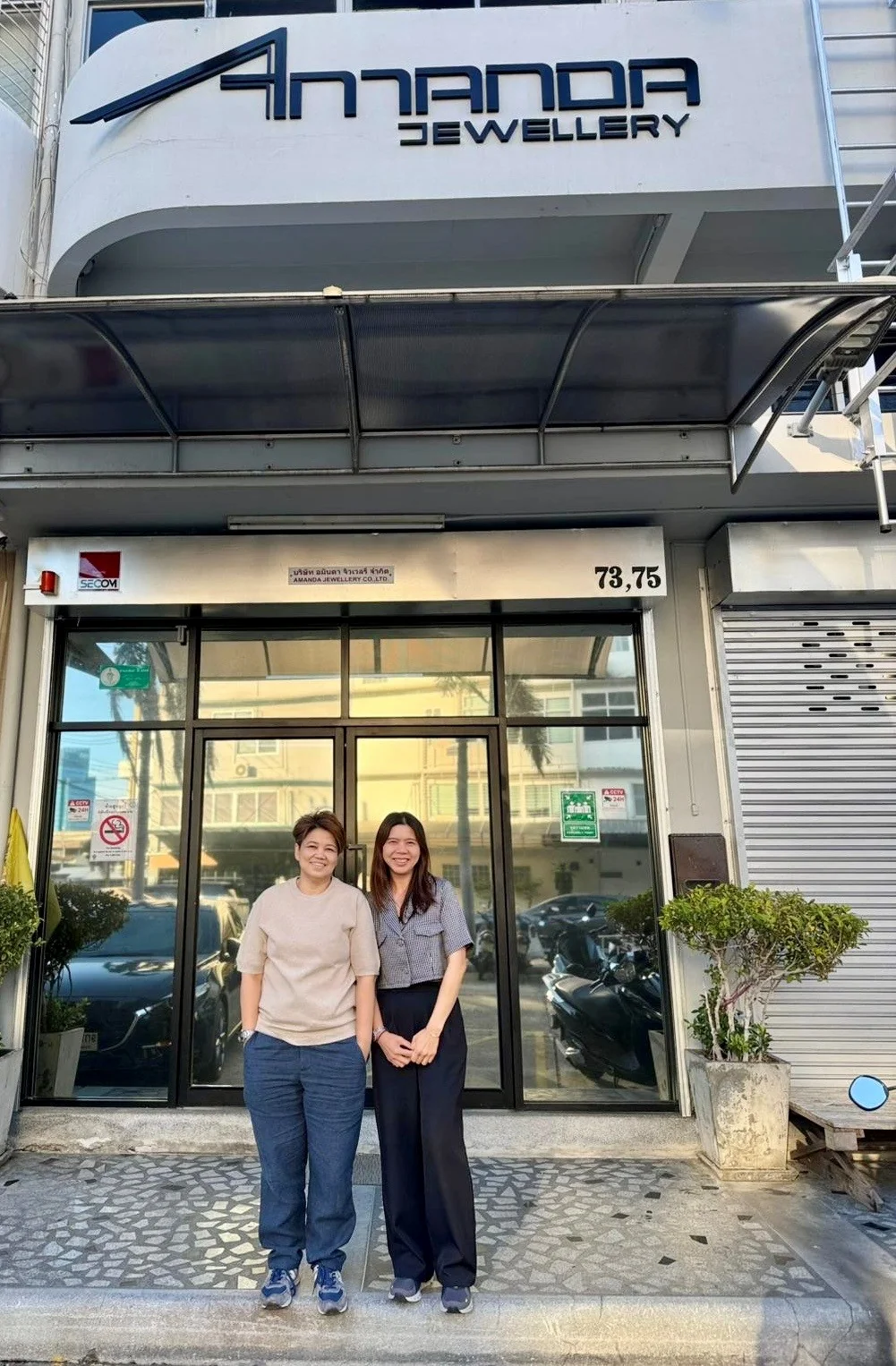 Amanda Jewellery leadership team in front of the Bangkok office