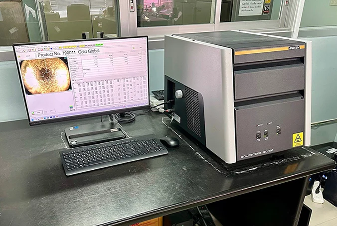 Fischerscope XRF analysis system verifying material composition